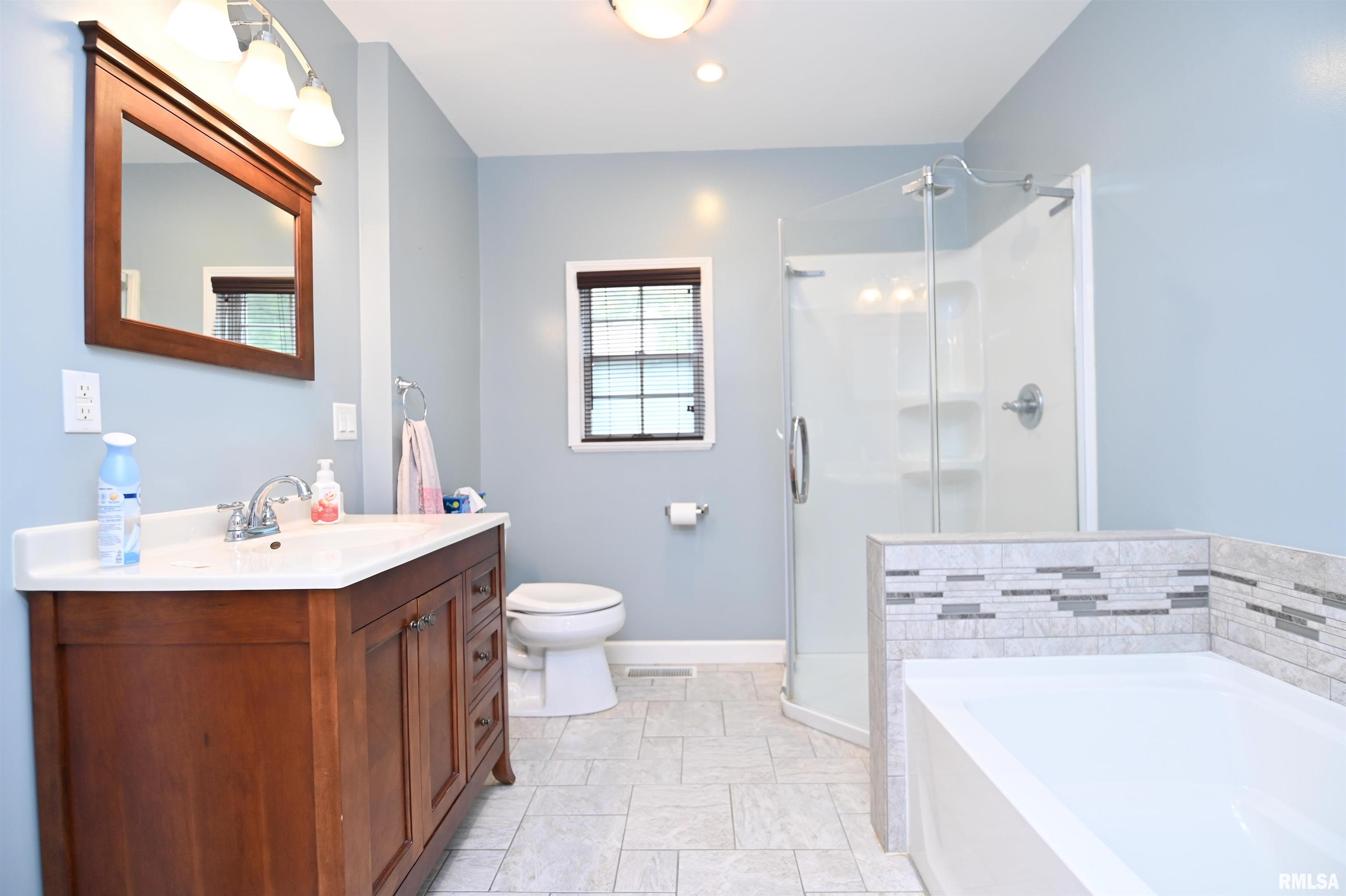 3020 Springfield Road East Peoria, IL 61611 - Photo 5 of 38 Gallery Image 5