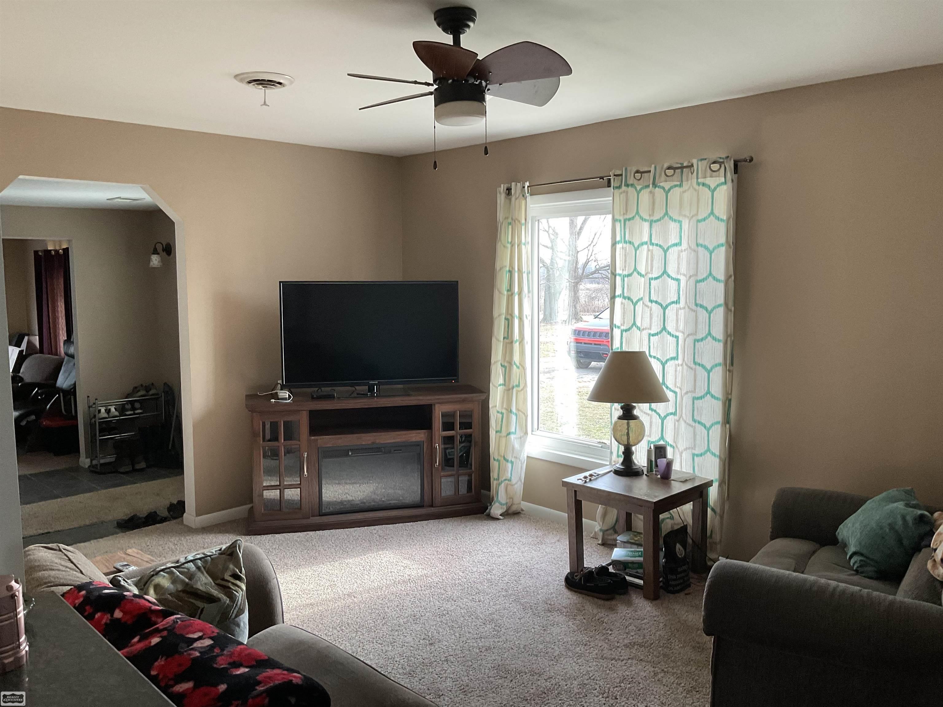 1139 East Wellman Line Road Yale, MI 48097 - Photo 4 of 16 Living Room