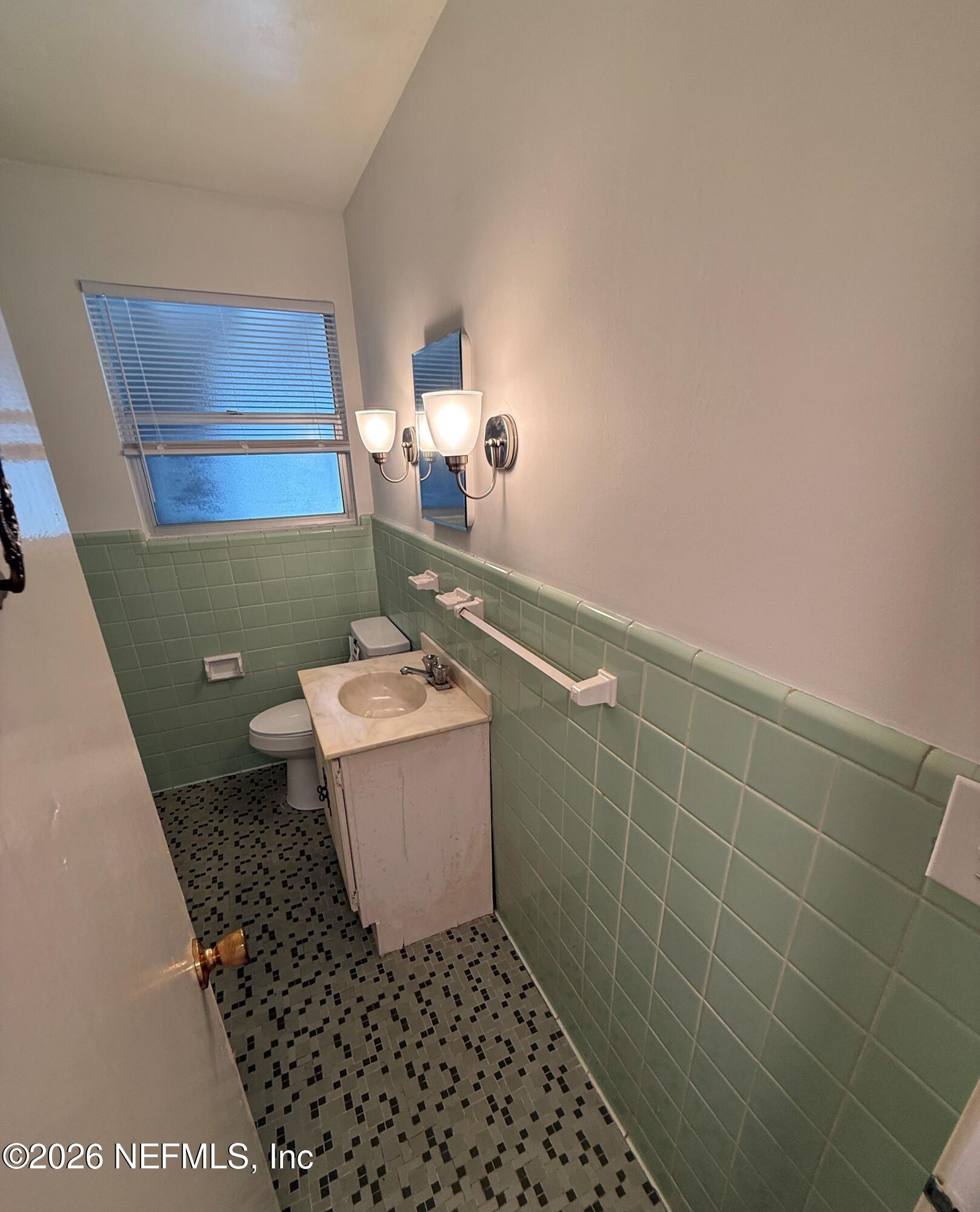 3836 Marianna Road Jacksonville, FL 32217 - Photo 18 of 19 hall bath