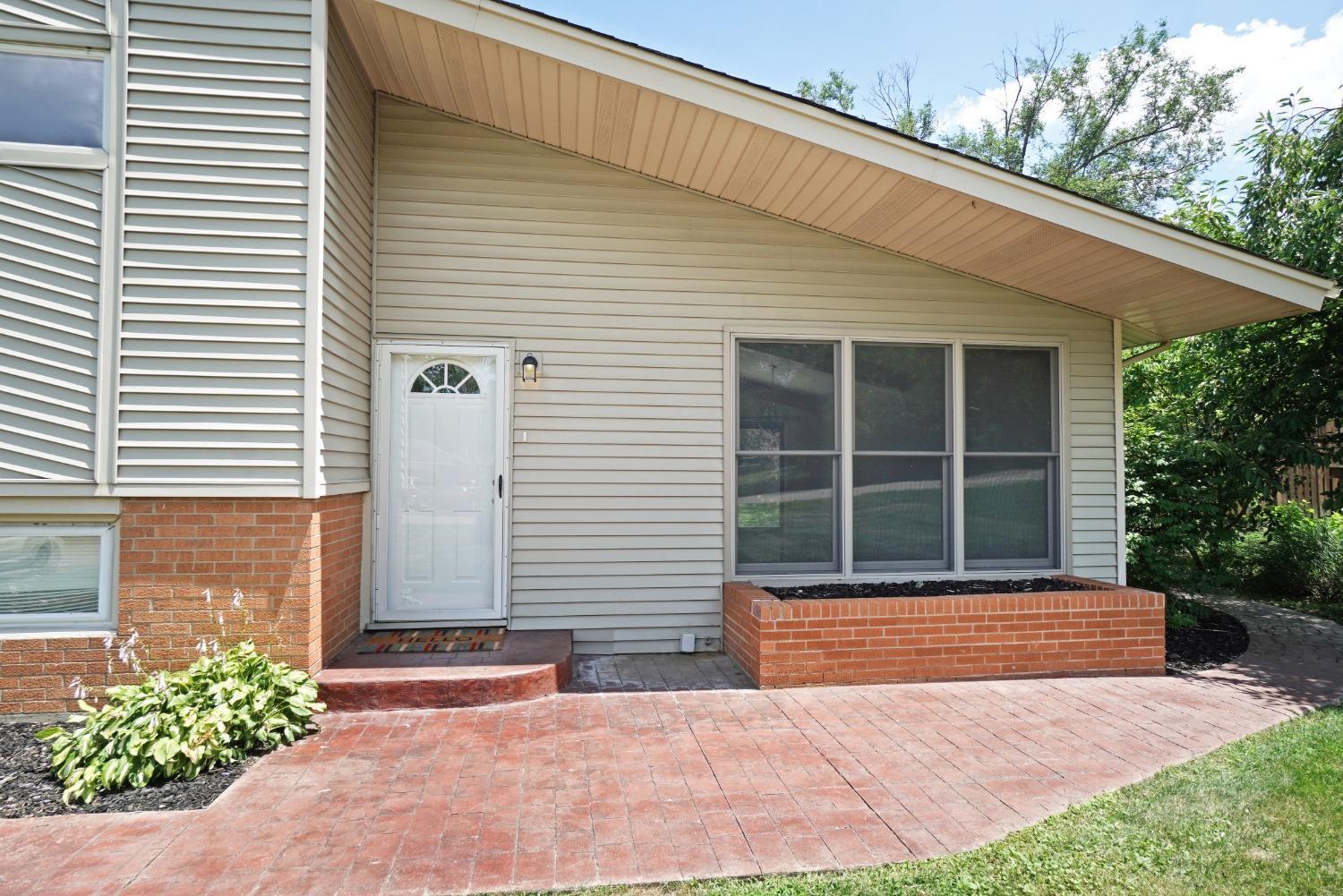 2566 Cross Country Road Beavercreek, OH 45431 - Photo 4 of 50
