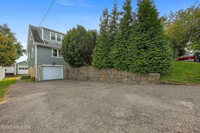 $1,165,000 | 8 Reynolds Place, Greenwich, CT 06831