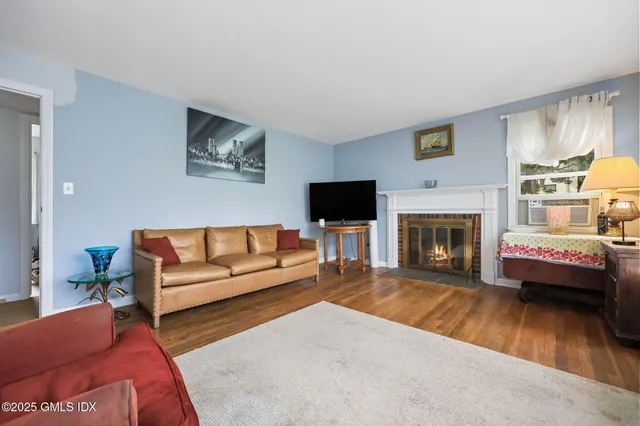 $1,165,000 | 8 Reynolds Place, Greenwich, CT 06831