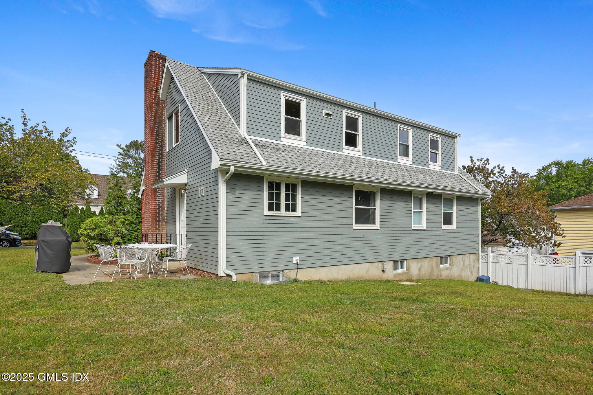 8 Reynolds Place Greenwich, CT 06831 - Photo 2 of 56 58-web-or-mls-8-reynolds-pl