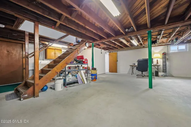 $1,165,000 | 8 Reynolds Place, Greenwich, CT 06831