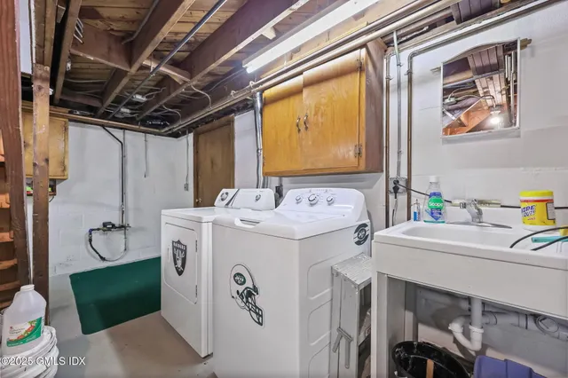 $1,165,000 | 8 Reynolds Place, Greenwich, CT 06831