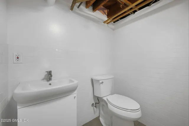 $1,165,000 | 8 Reynolds Place, Greenwich, CT 06831