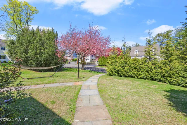 $1,165,000 | 8 Reynolds Place, Greenwich, CT 06831