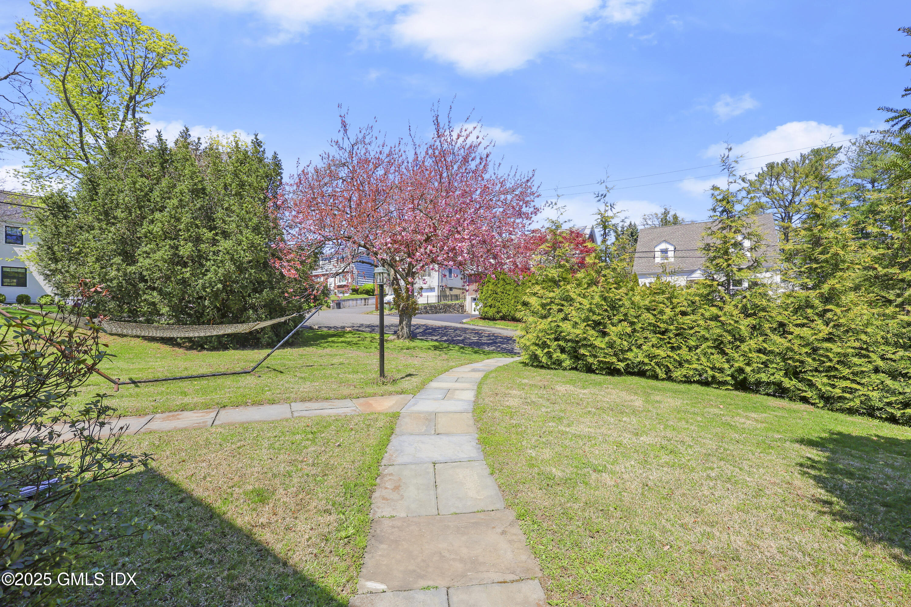 8 Reynolds Place Greenwich, CT 06831 - Photo 4 of 56 43-print-8-reynolds-pl-unit-b