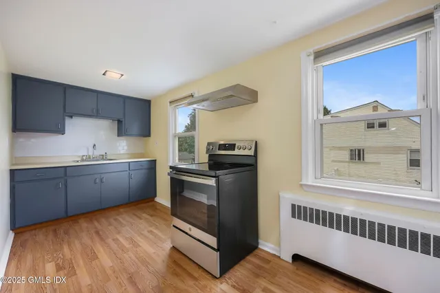 $1,165,000 | 8 Reynolds Place, Greenwich, CT 06831