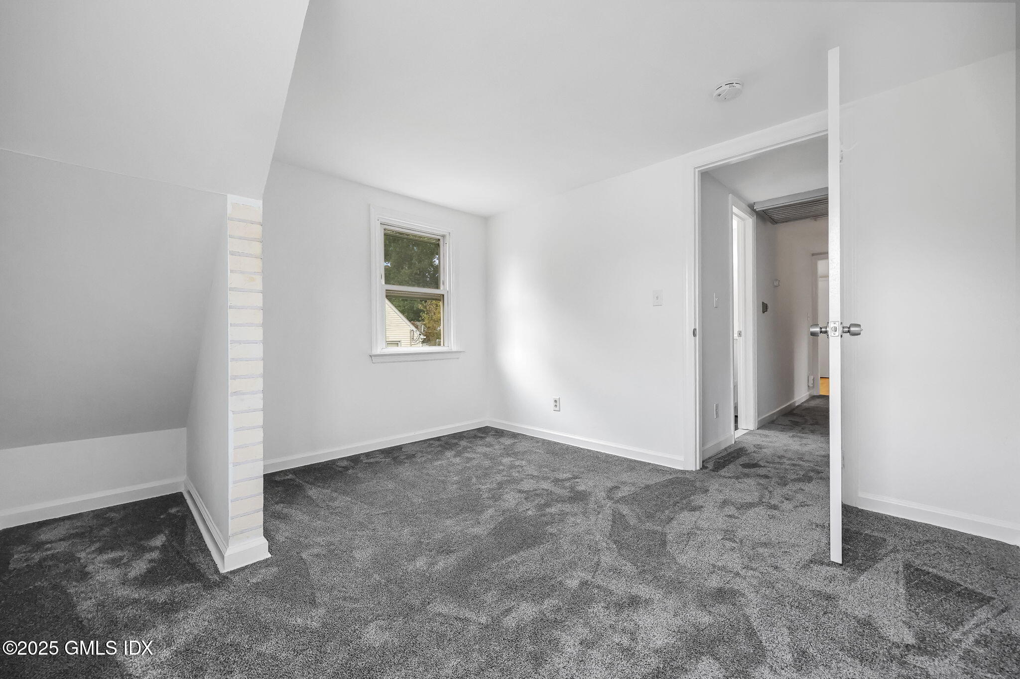 8 Reynolds Place Greenwich, CT 06831 - Photo 47 of 56 38-web-or-mls-8-reynolds-pl