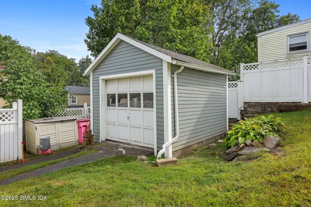 $1,165,000 | 8 Reynolds Place, Greenwich, CT 06831