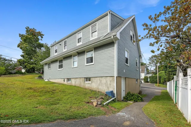 $1,165,000 | 8 Reynolds Place, Greenwich, CT 06831