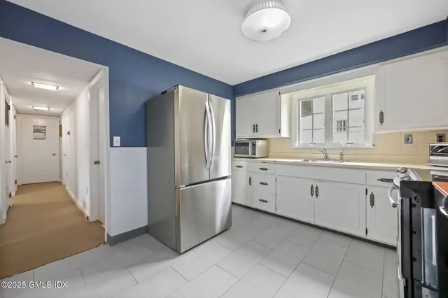 $1,165,000 | 8 Reynolds Place, Greenwich, CT 06831