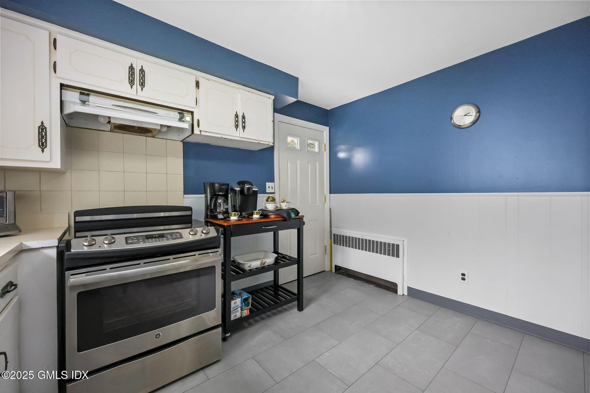 8 Reynolds Place Greenwich, CT 06831 - Photo 9 of 56 8-web-or-mls-8-reynolds-pl