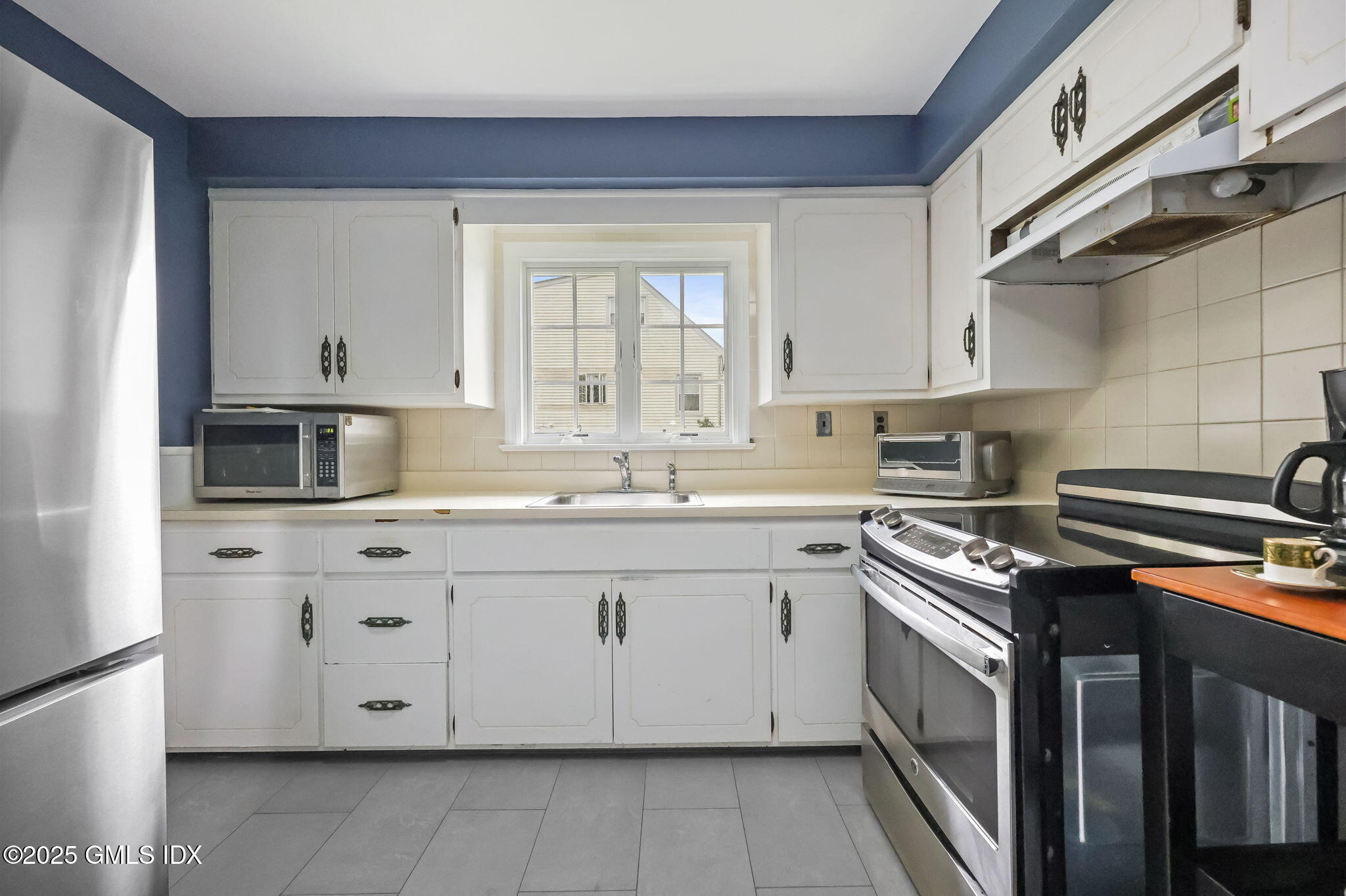 8 Reynolds Place Greenwich, CT 06831 - Photo 10 of 56 9-web-or-mls-8-reynolds-pl