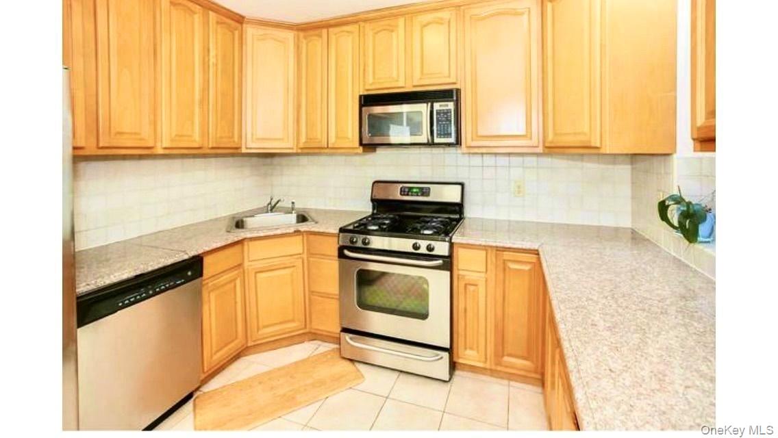 215 Middle Neck Road, Unit 153B Great Neck, NY 11021 - Photo 6 of 10