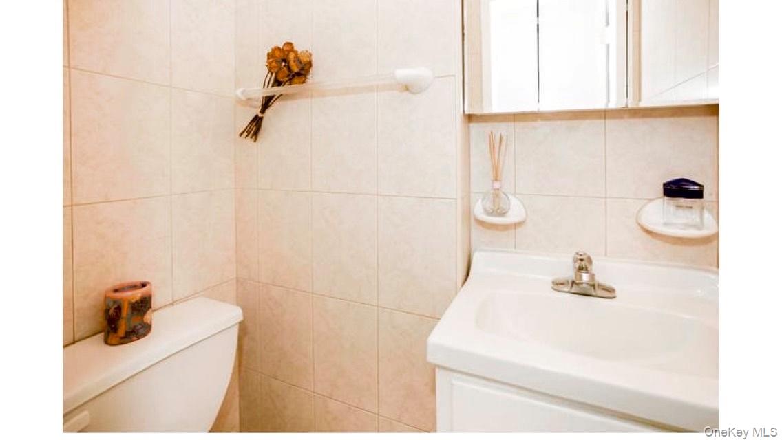 215 Middle Neck Road, Unit 153B Great Neck, NY 11021 - Photo 7 of 10