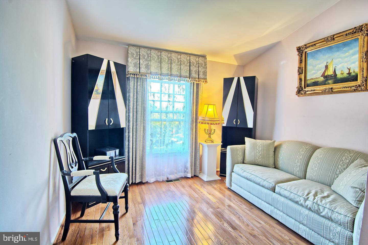 55 Jones Valley Circle Baltimore, MD 21209 - Photo 15 of 22 Bedroom 2 with Cathedral Ceiling & Hardwood Floor