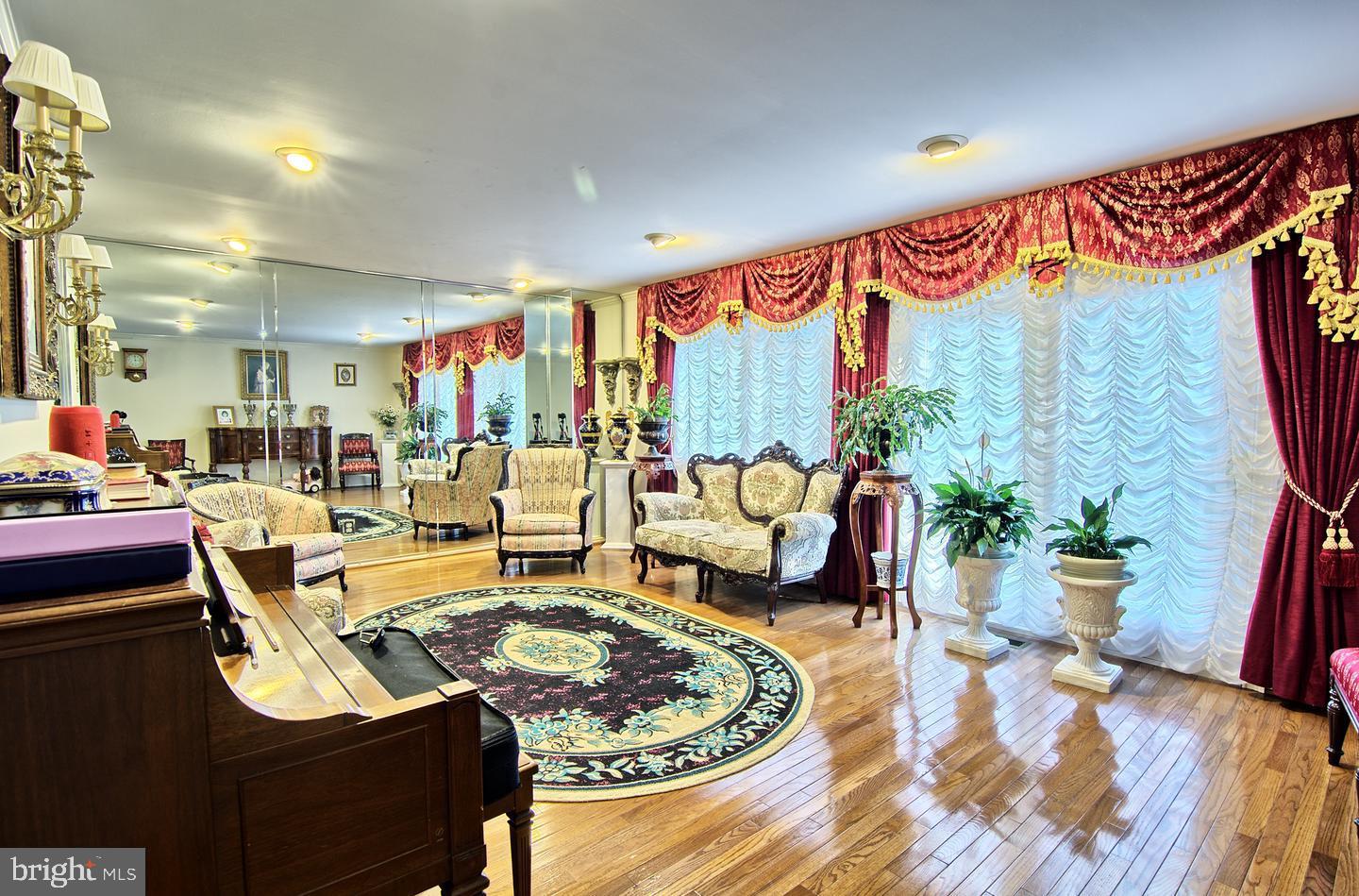 55 Jones Valley Circle Baltimore, MD 21209 - Photo 2 of 22 Spacious Separate Living room w/9' ceiling