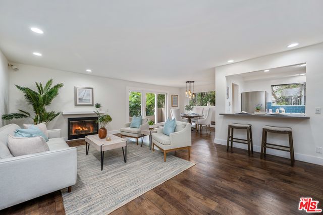 $1,099,000 | 446 San Vicente Boulevard, Unit 202, Santa Monica, CA 90402