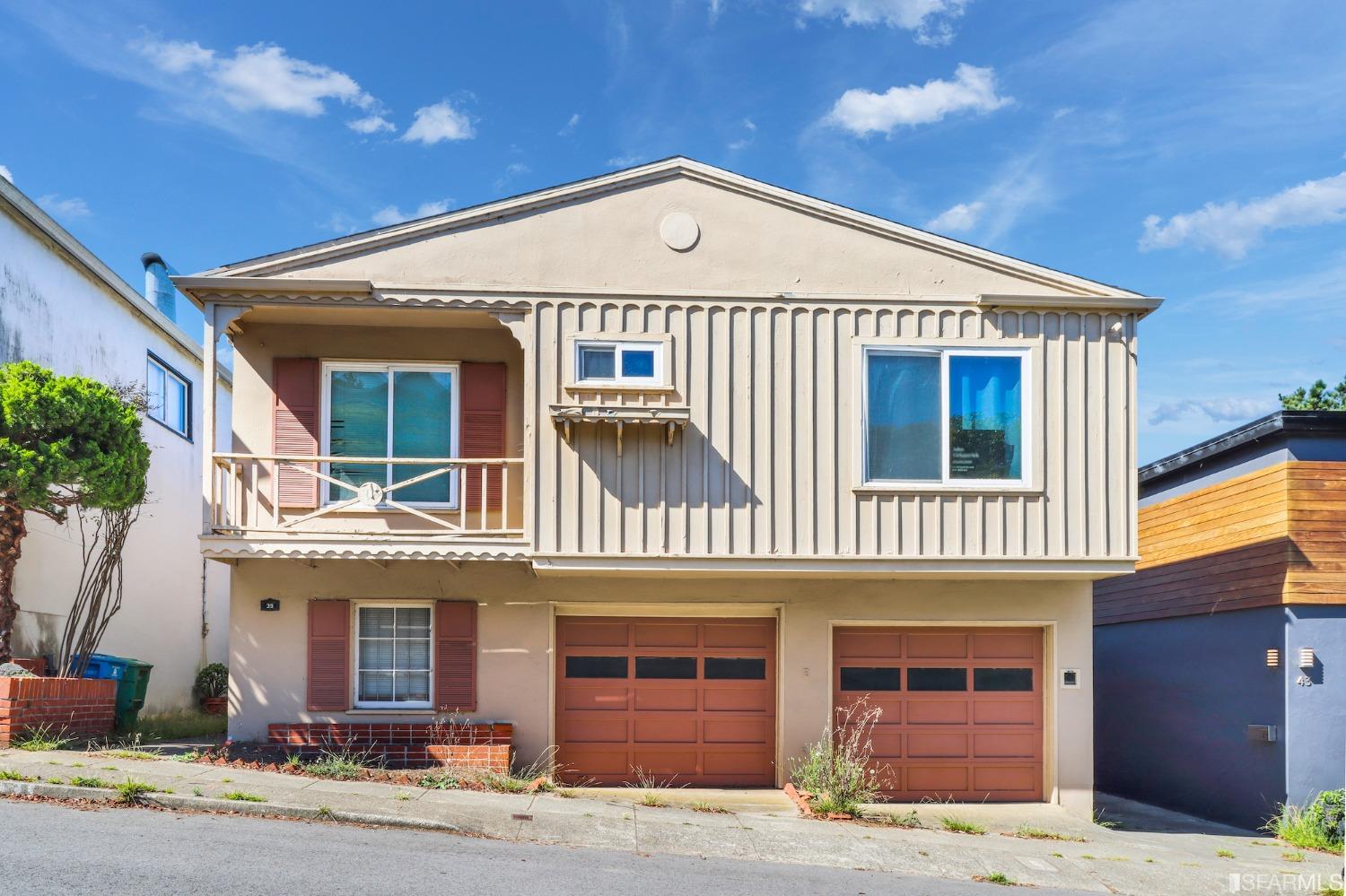 39 Gladeview Way San Francisco, CA 94131 - Photo 2 of 2 a front view of a house