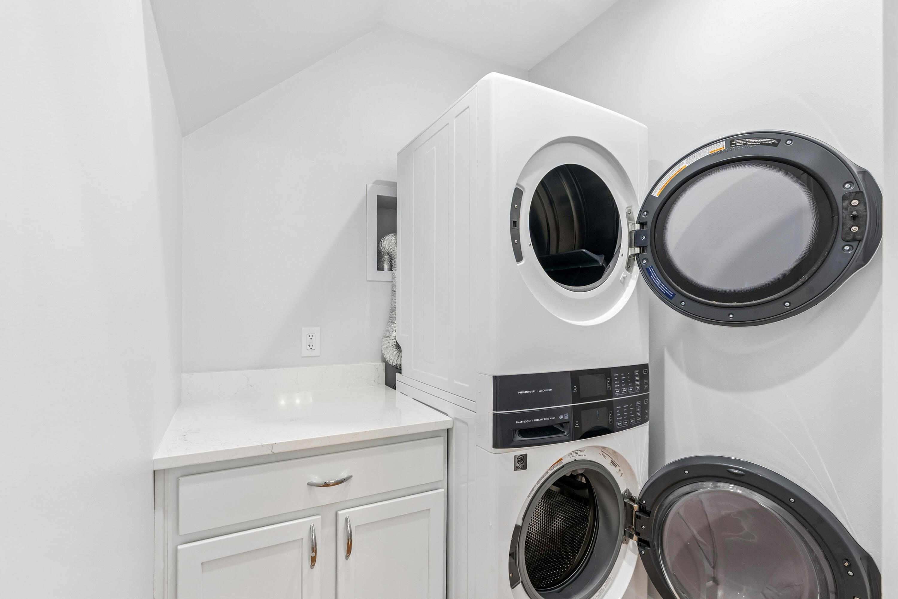 74 New Biddeford Road Kennebunkport, ME 04046 - Photo 27 of 39 1st Floor Laundry