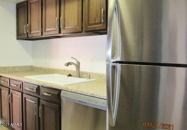 2048 South Rural Road, Unit A Tempe, AZ 85282 - Photo 21 of 32 kitchen4