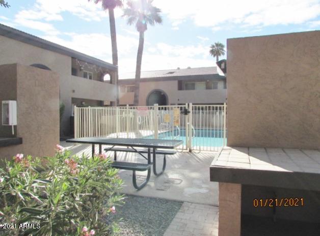 2048 South Rural Road, Unit A Tempe, AZ 85282 - Photo 3 of 32 picninc-pool