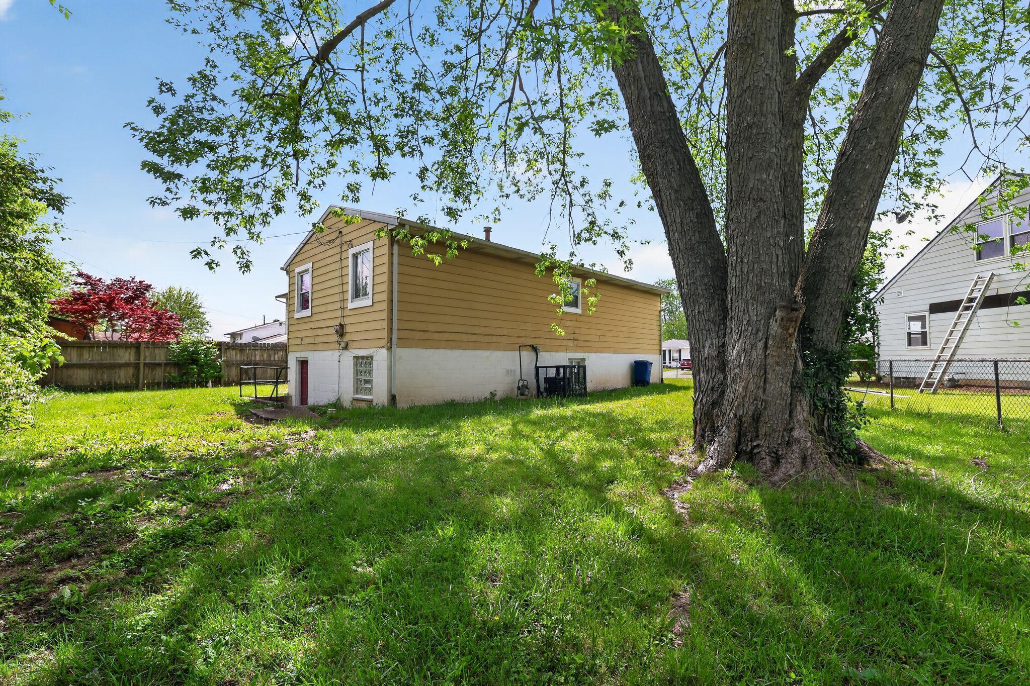 2672 Arcola Road Columbus, OH 43207 - Photo 4 of 45