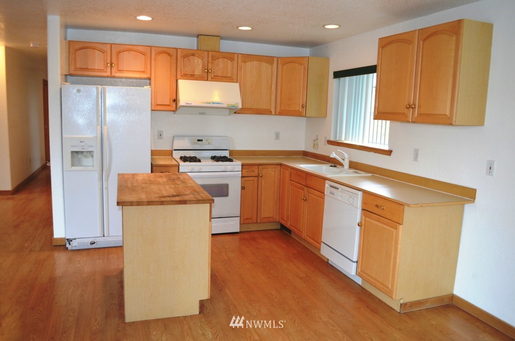 120 Hardie Avenue Southwest Renton, WA 98057 - Photo 2 of 15