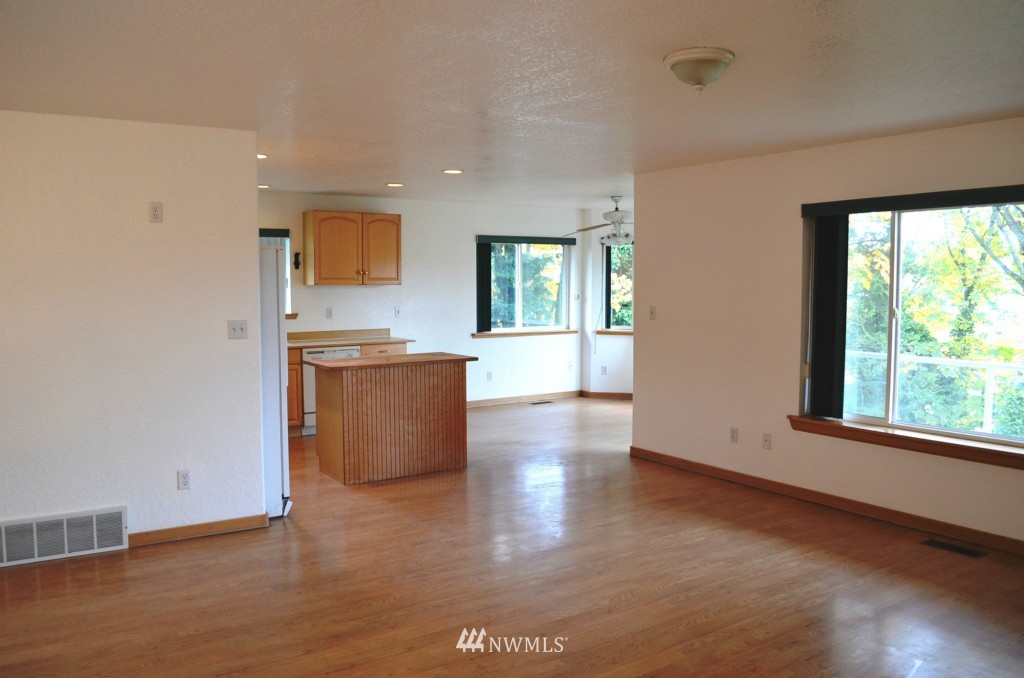 120 Hardie Avenue Southwest Renton, WA 98057 - Photo 4 of 15