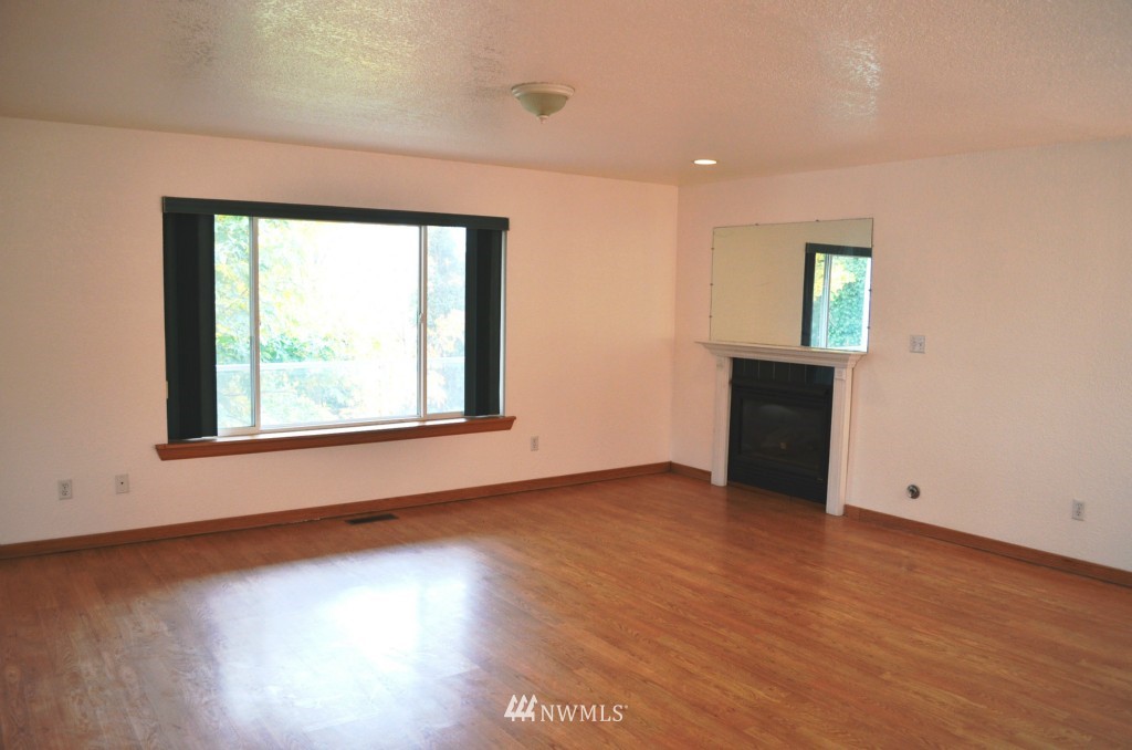 120 Hardie Avenue Southwest Renton, WA 98057 - Photo 5 of 15