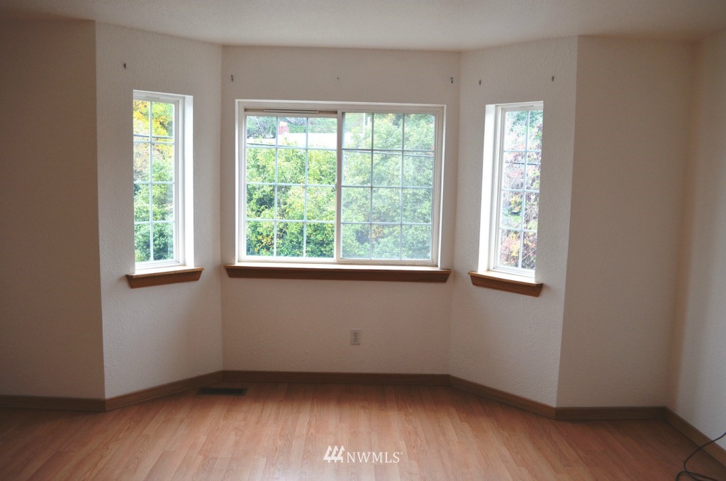 120 Hardie Avenue Southwest Renton, WA 98057 - Photo 7 of 15