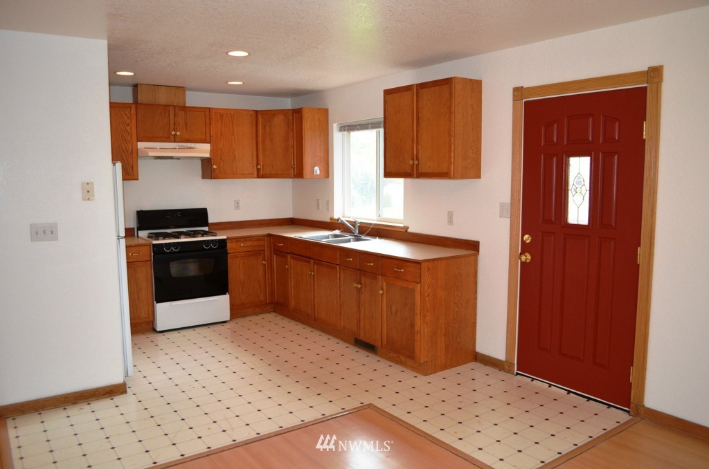 120 Hardie Avenue Southwest Renton, WA 98057 - Photo 10 of 15