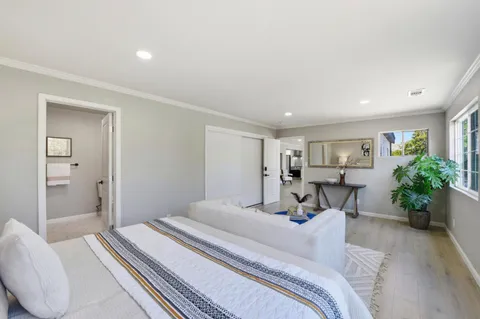 a very nice looking room with a chair