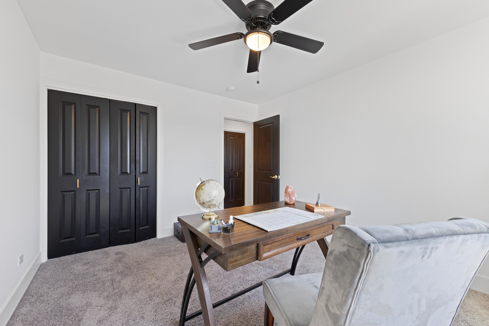 1522 North Leamington Avenue Chicago, IL 60651 - Photo 27 of 37 a workspace with furniture and window