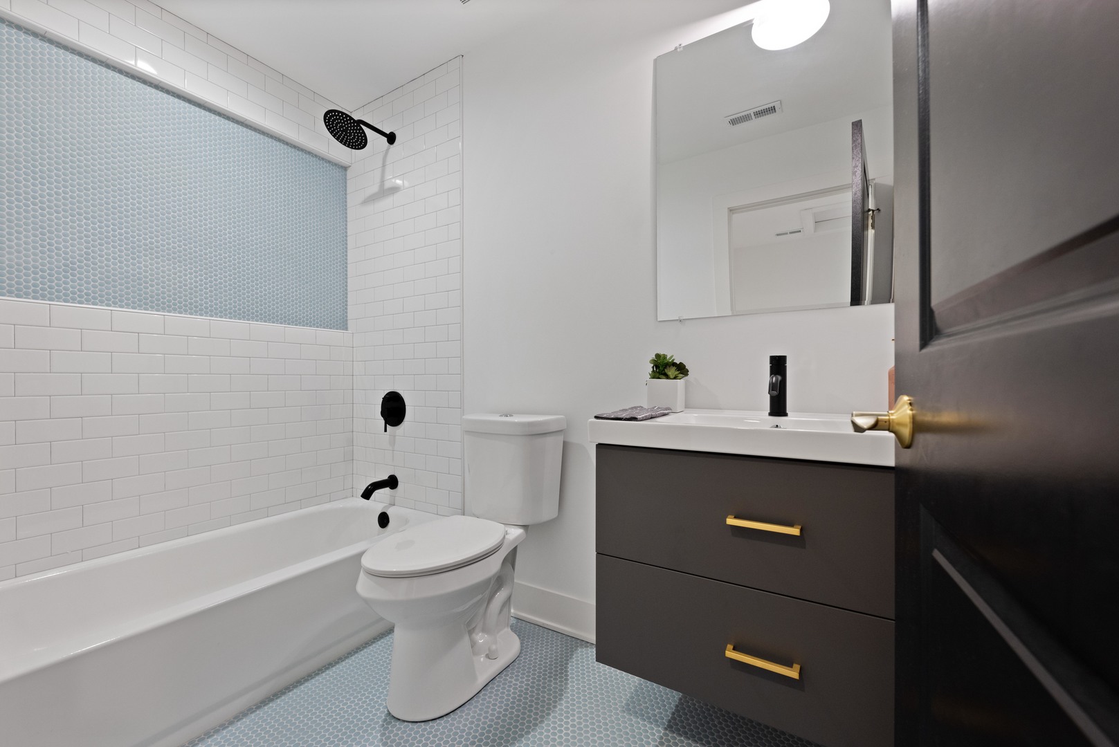 1522 North Leamington Avenue Chicago, IL 60651 - Photo 28 of 37 a bathroom with a sink mirror toilet and bathtub