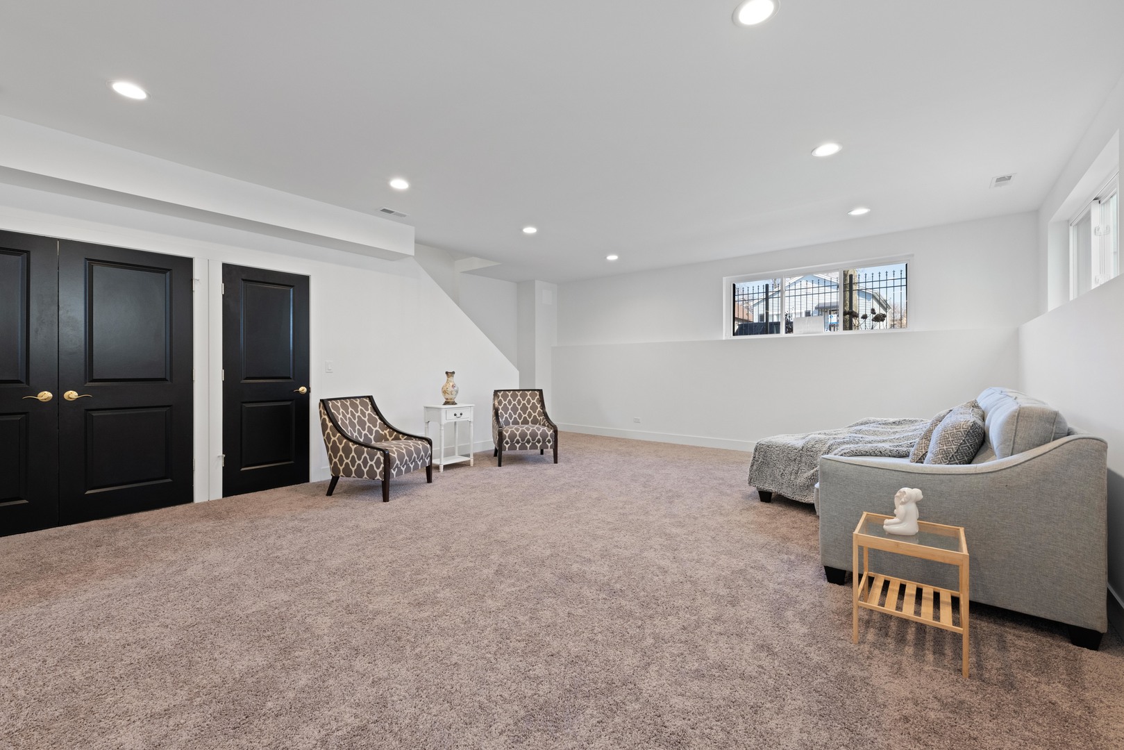 1522 North Leamington Avenue Chicago, IL 60651 - Photo 30 of 37 a living room with furniture