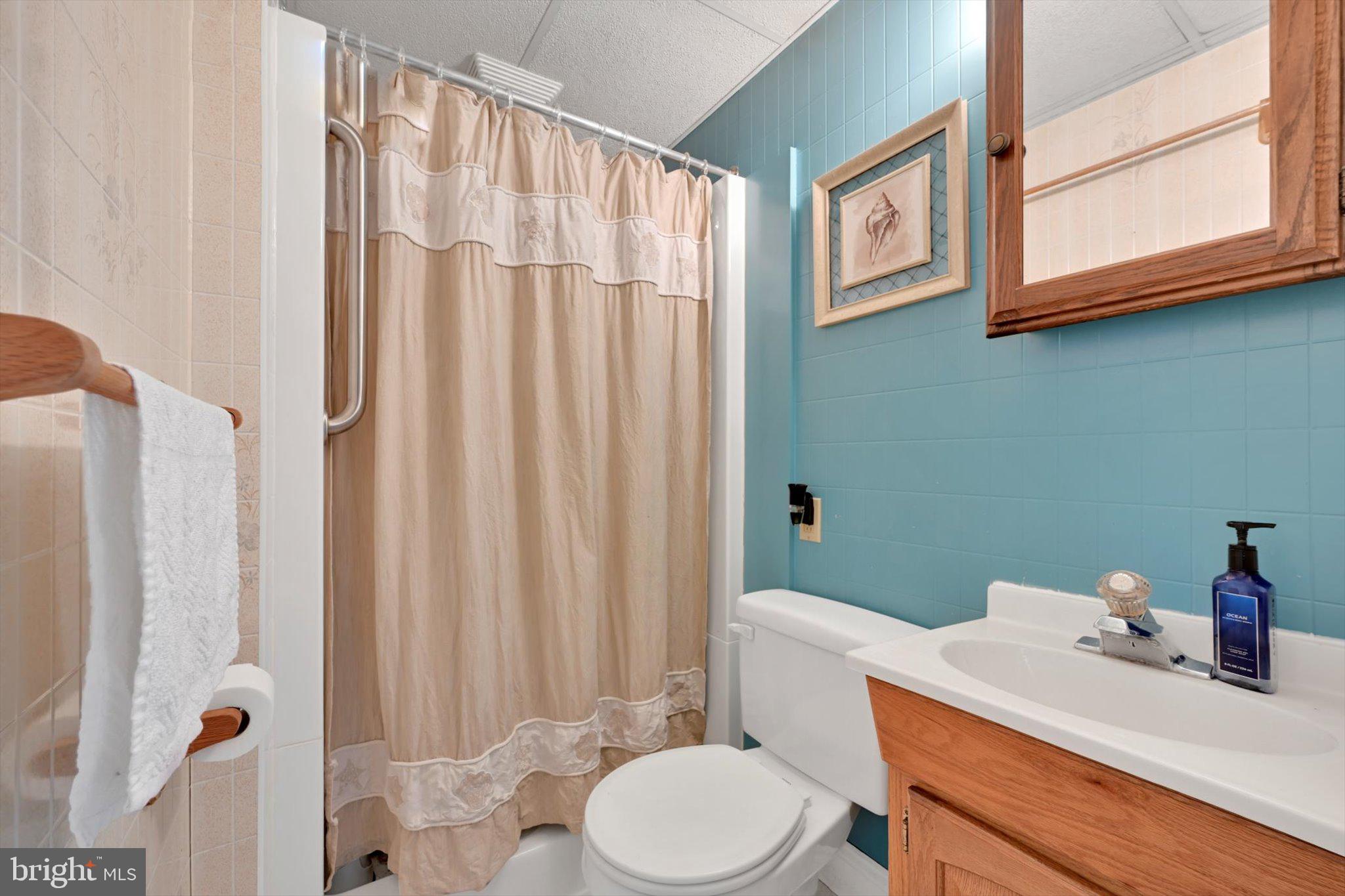 125 Rodney Lane Lititz, PA 17543 - Photo 20 of 23 Second Floor Bathroom