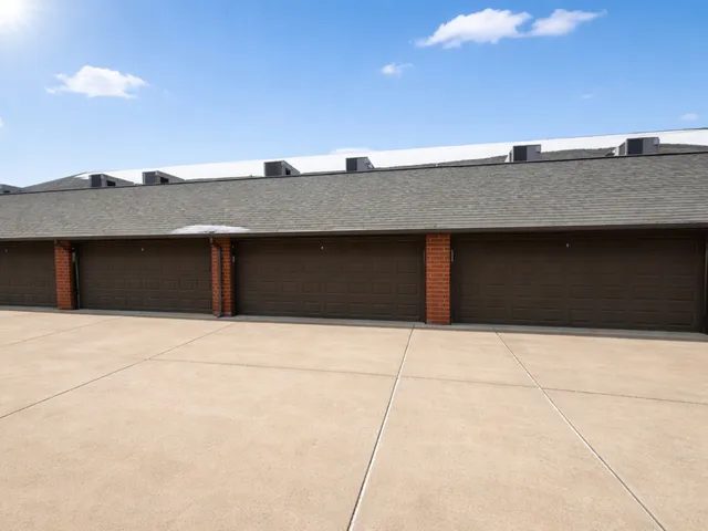 $119,000 | 3370 West Brooke Avenue, Unit 410, Waukegan, IL 60087