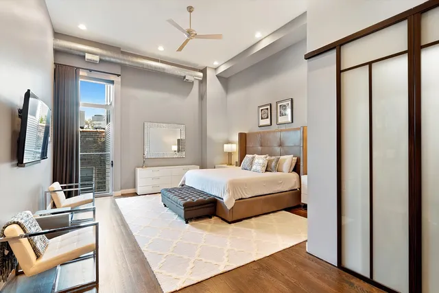 $899,999 | 2411 West Walton Street, Unit 2B, Chicago, IL 60622