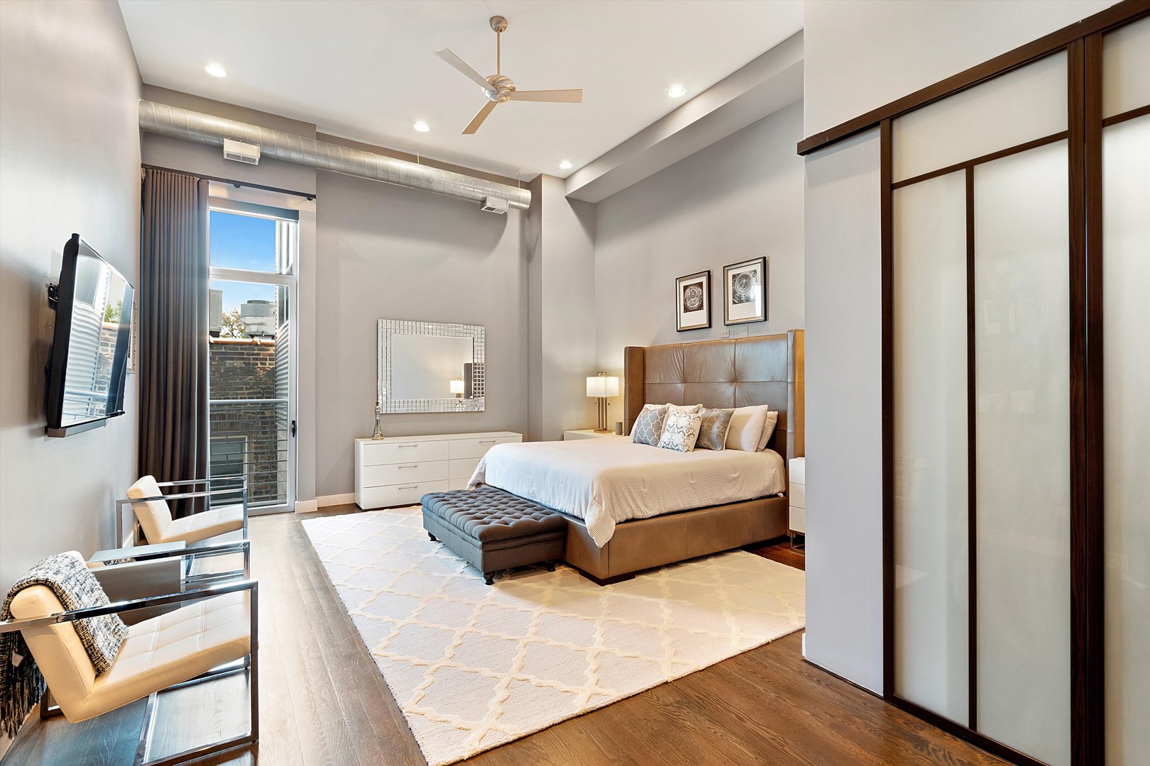 2411 West Walton Street, Unit 2B Chicago, IL 60622 - Photo 11 of 35