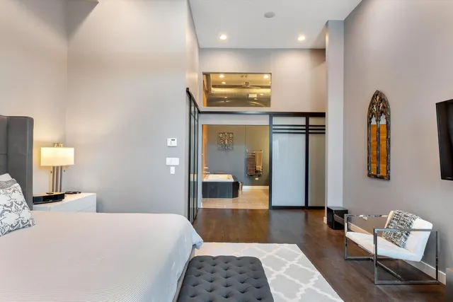 $899,999 | 2411 West Walton Street, Unit 2B, Chicago, IL 60622