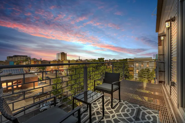 $899,999 | 2411 West Walton Street, Unit 2B, Chicago, IL 60622