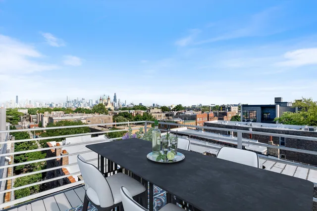 $899,999 | 2411 West Walton Street, Unit 2B, Chicago, IL 60622