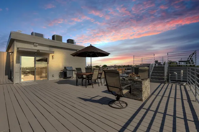 $899,999 | 2411 West Walton Street, Unit 2B, Chicago, IL 60622