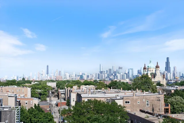 $899,999 | 2411 West Walton Street, Unit 2B, Chicago, IL 60622