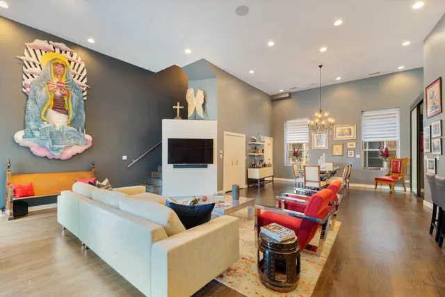 $899,999 | 2411 West Walton Street, Unit 2B, Chicago, IL 60622