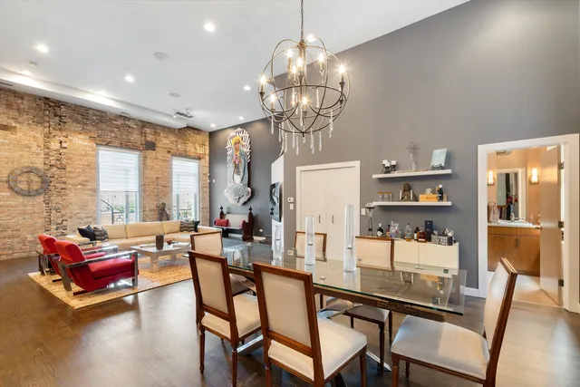 $899,999 | 2411 West Walton Street, Unit 2B, Chicago, IL 60622