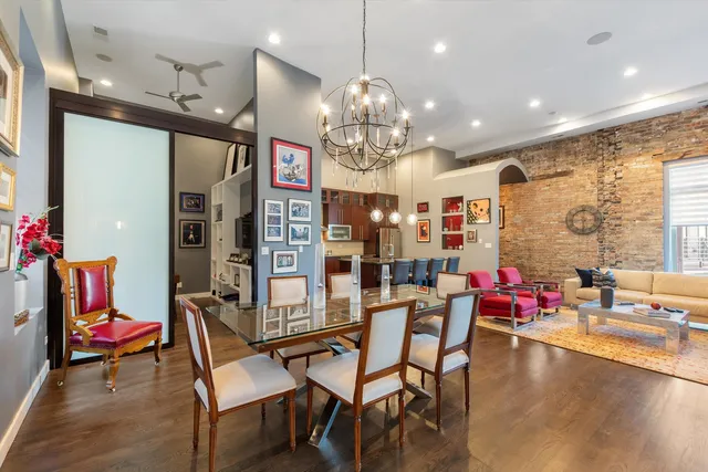 $899,999 | 2411 West Walton Street, Unit 2B, Chicago, IL 60622